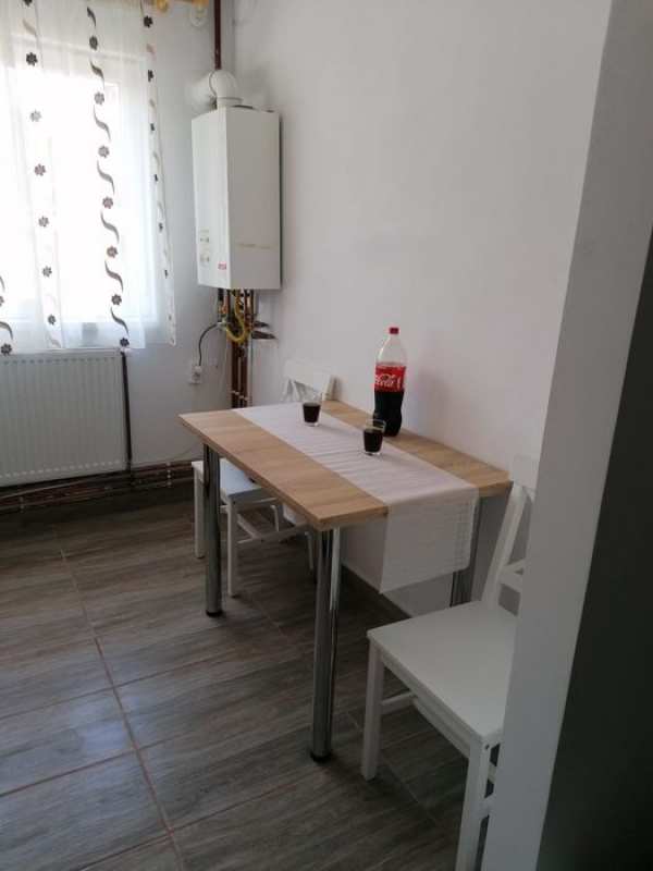 Închiriez garsoniera