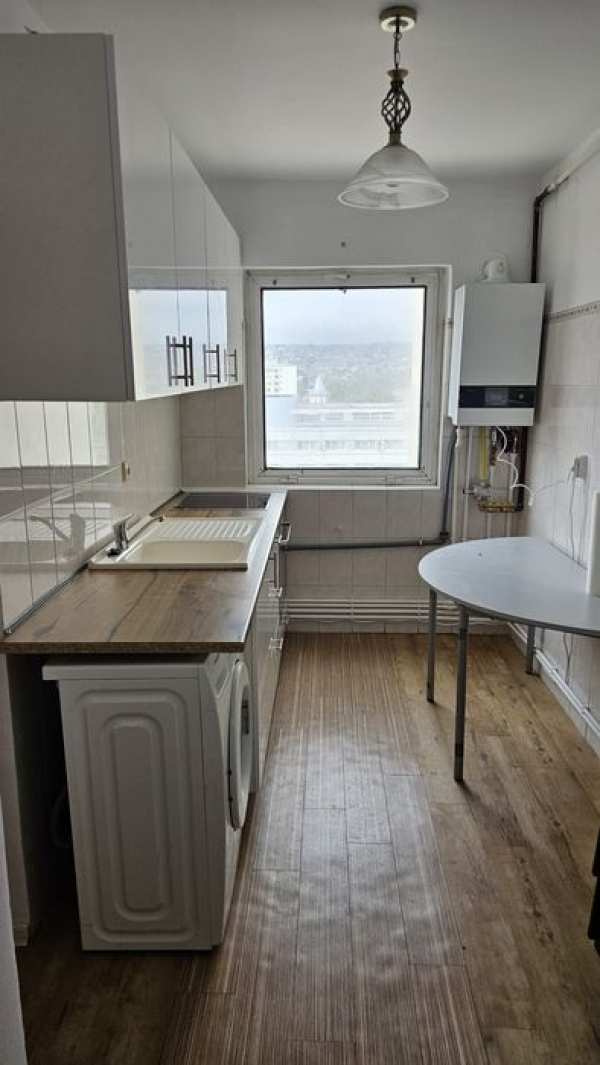 Inchirieriz apartament cu 2 camere in zona ultra centrala