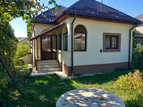 Vand casa de vacanta Voinesti Dambovita