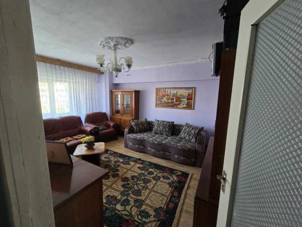 Apartament 3 camere de inchriat Lapus