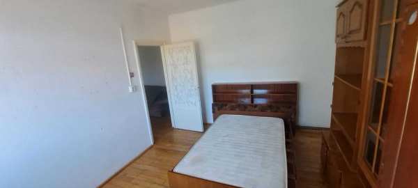 Dau in chirie apartament 2 camere in centru