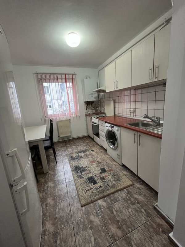 Apartament de inchiriat cu 3 camere, str. Vasile Milea