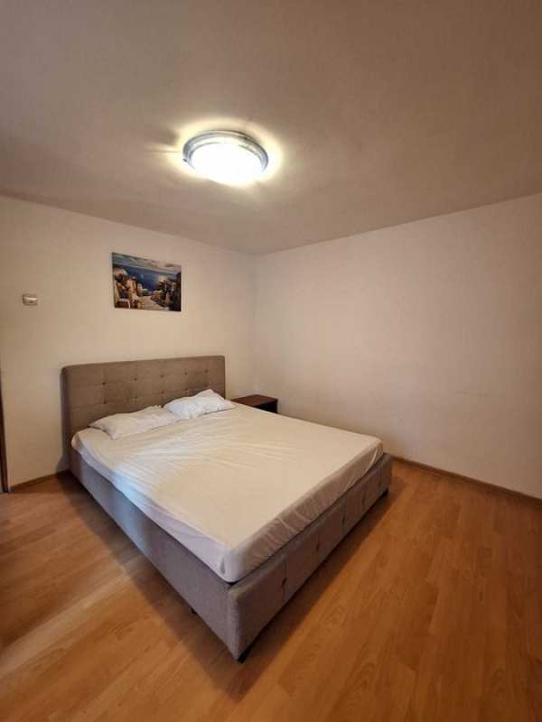 Garsoniera de inchiriat la curte sector 6, zona Crangasi