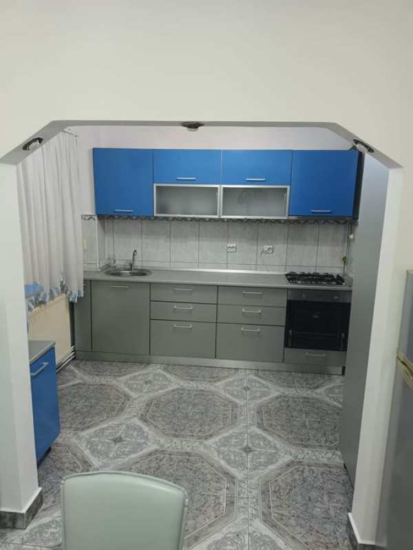 Vând apartament 4 camere