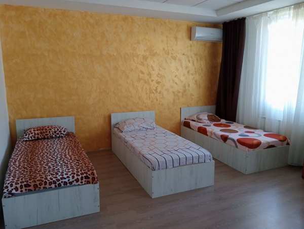Închiriez camere pentru muncitori!