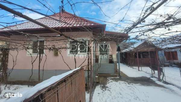 Vanzare casa situata in oras Tismana, strada Manastirii