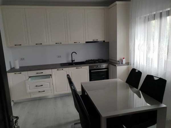 Închiriez apartament tip duplex Rădăuți