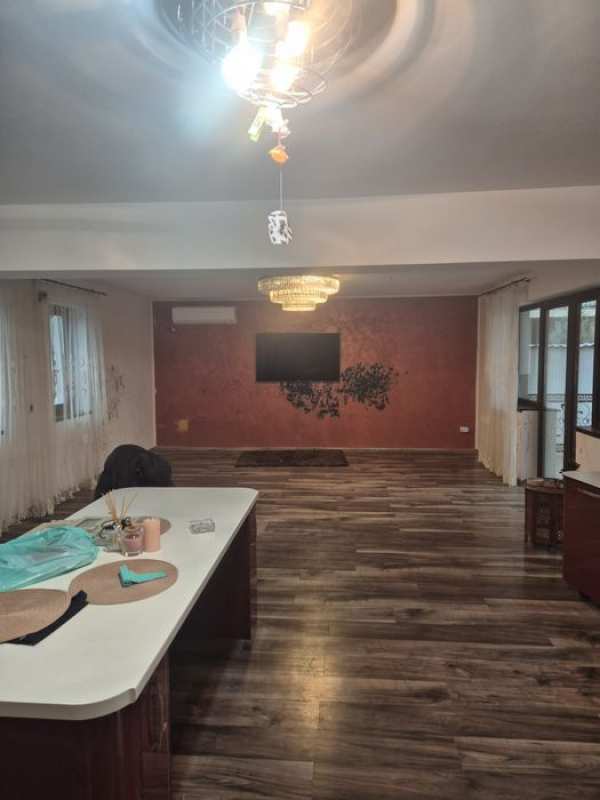 Casă de vânzare zona capsunarie