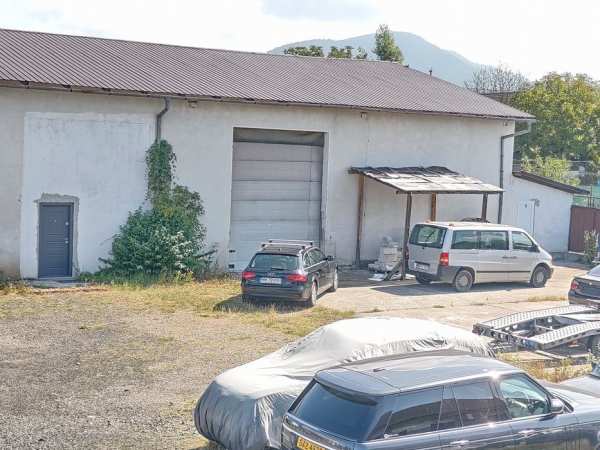 Închiriez hală 300 mp