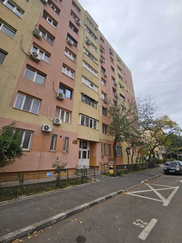 Inchiriez apartament 2 camere central, utilat, centrala.