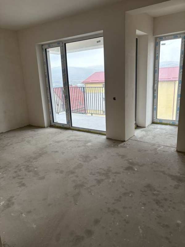 Vand apartament cu 3 camere