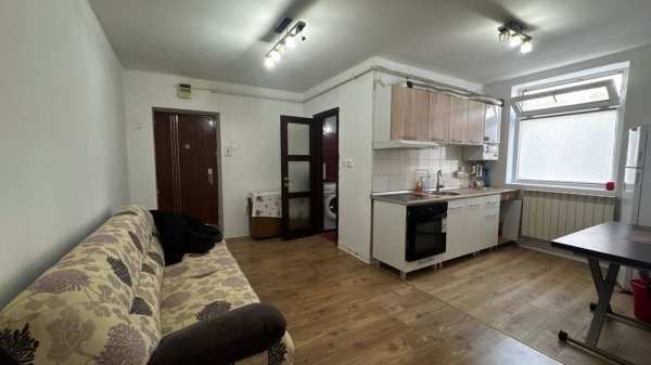 Închiriez garsonieră 40 mp Precista
