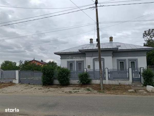 Casa individuala reconditionata partial-Teren 900 mp-Toate utilitatile