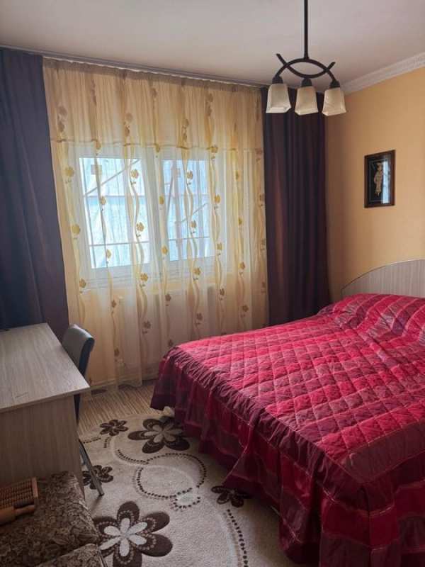 Comănești, BC- Apartament 3 camere, zona centrala