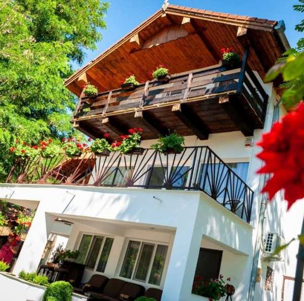 Pensiune de vânzare - Casa ZAZA Dubova