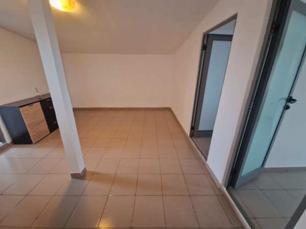 Închiriez etaj casă