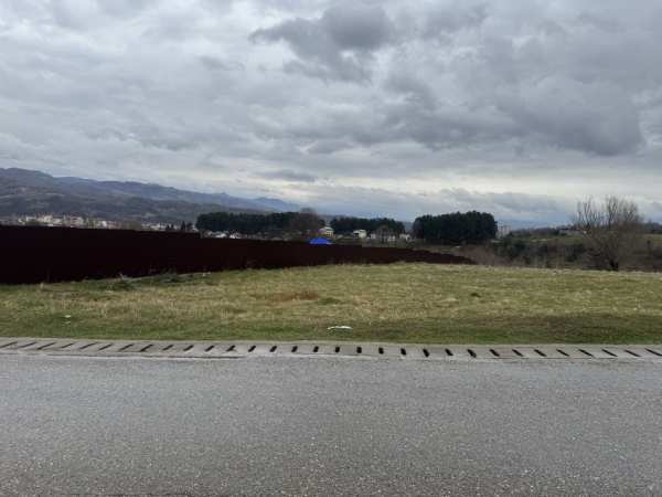 Vand/inchiriez//teren intravilan//suprafata 1182 mp//intabulat//