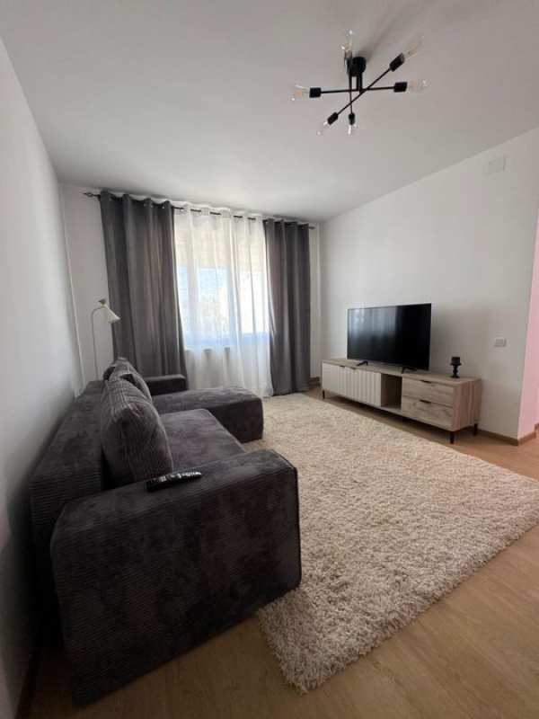 De închiriat apartament 2 camere – zona centrală