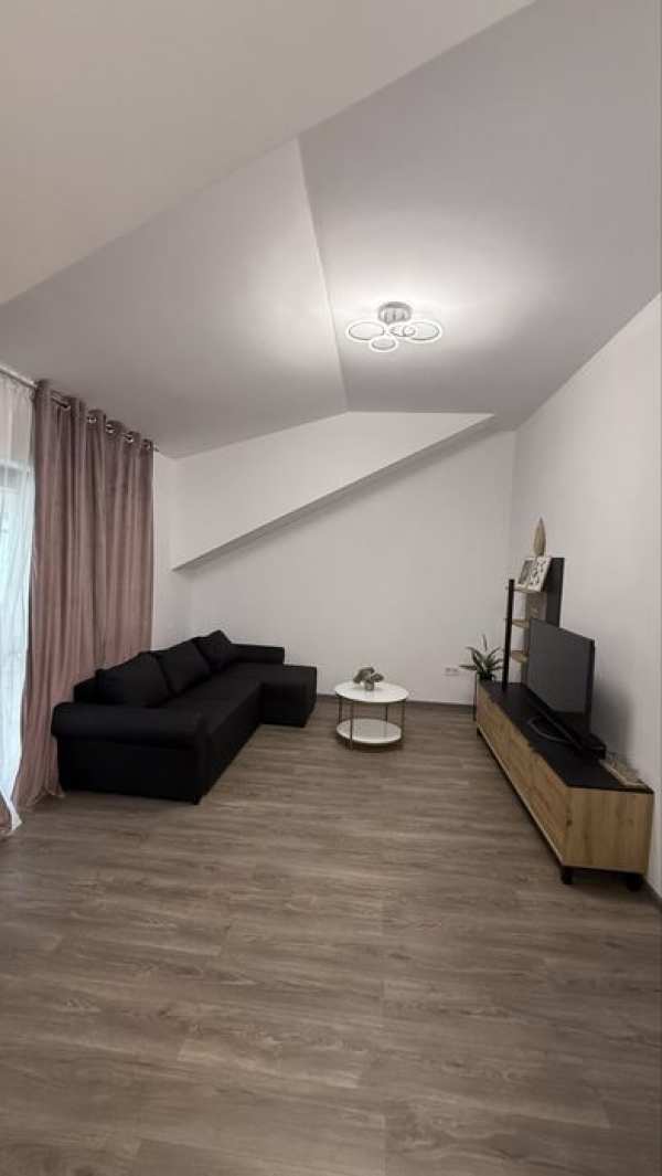 Inchiriez apartament 3 camere Sanpetru