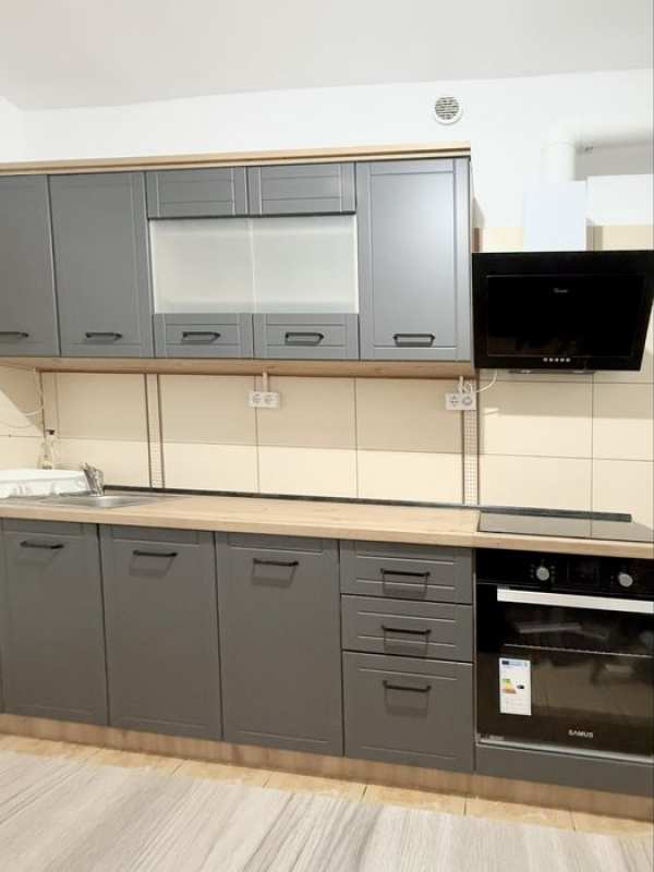 Închiriez apartament