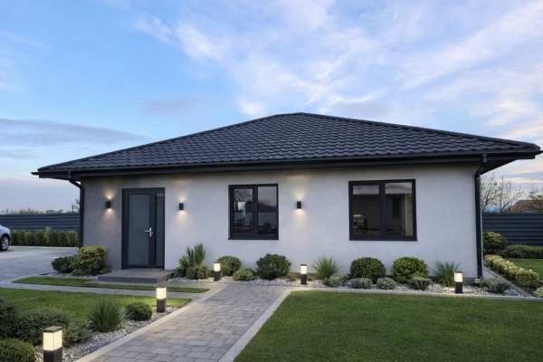 Casa de vanzare  sau parcele de teren 700mp.