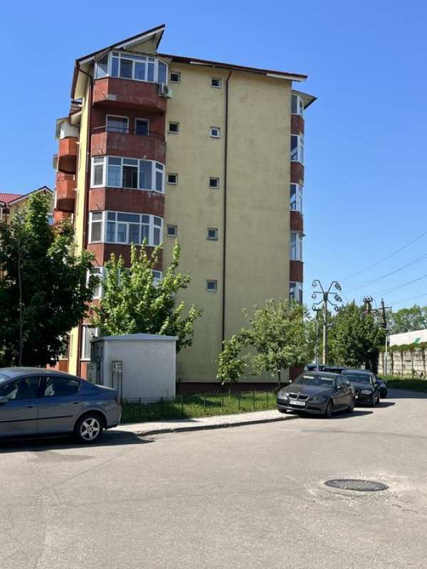 Vand apartament decomandat