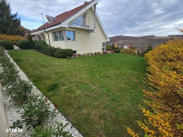 Casa D-P-E, 5 camere 200 mp,1.000 mp teren, garaj, semineu