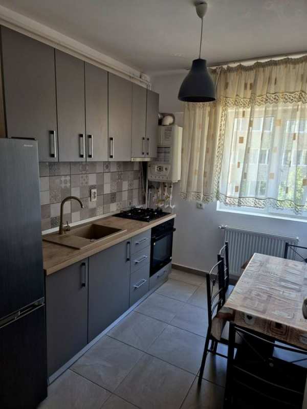 Apartament 3 camere de inchiriat