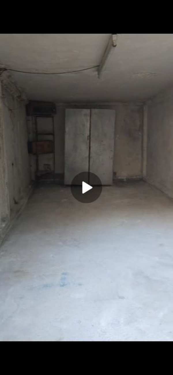 P f închiriez garaj pt marfa sau altele.