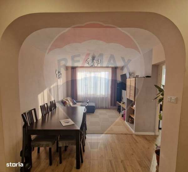 Apartament cu 4 camere de vânzare în zona Ultracentral