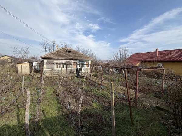 Casa de vanzare si teren 1609 m2