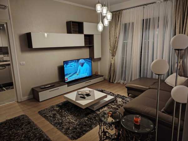 Inchiriez Apartament 2camere cu gradina,Bucurestii Noi