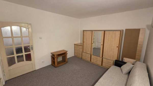 Inchiriez garsoniera casa la curte intrare separata sect 3 Buc