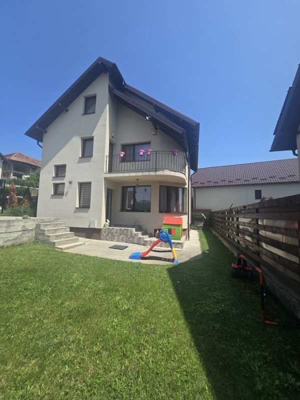 Casă individuală, zonă rezidențială  Strada Viilor Ștefănești