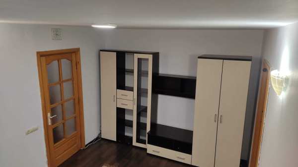 Inchiriez apartament 3 camere