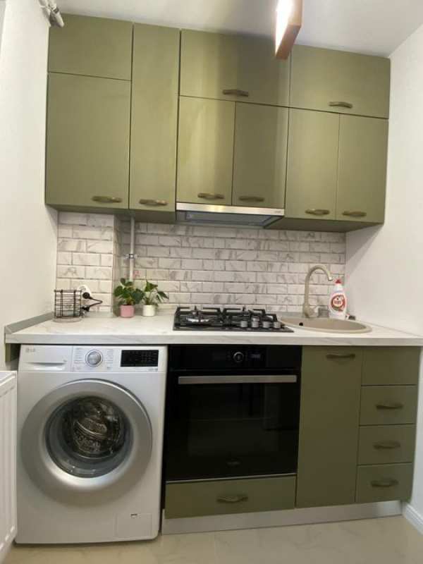 Închiriez apartament cu 2 camere