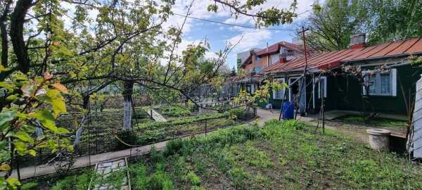 Casa batraneasca + teren 1037mp. Prelungirea Ghencea