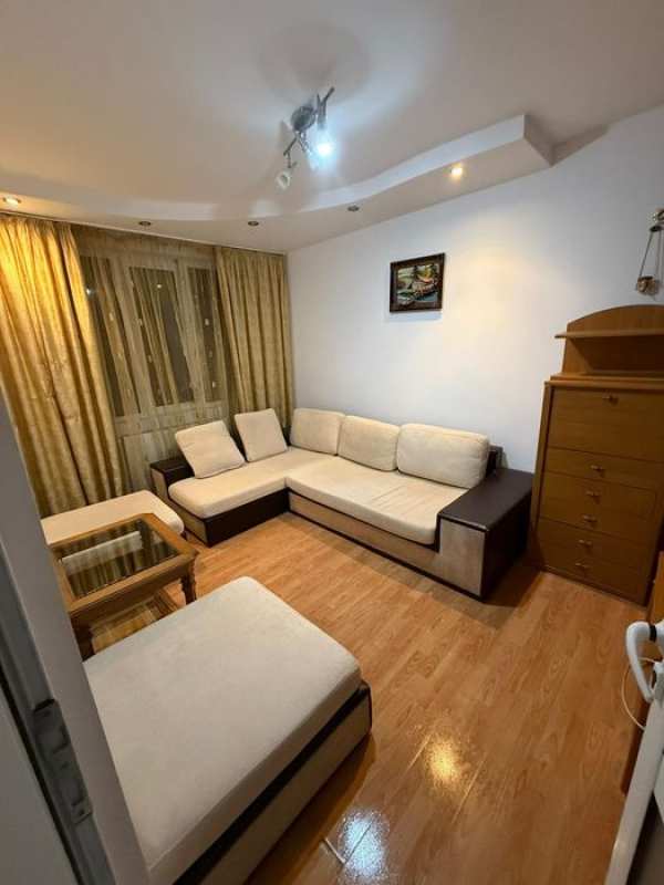 Persoana fizica,Inchiriez apartament cu 2 camere în Micro 19