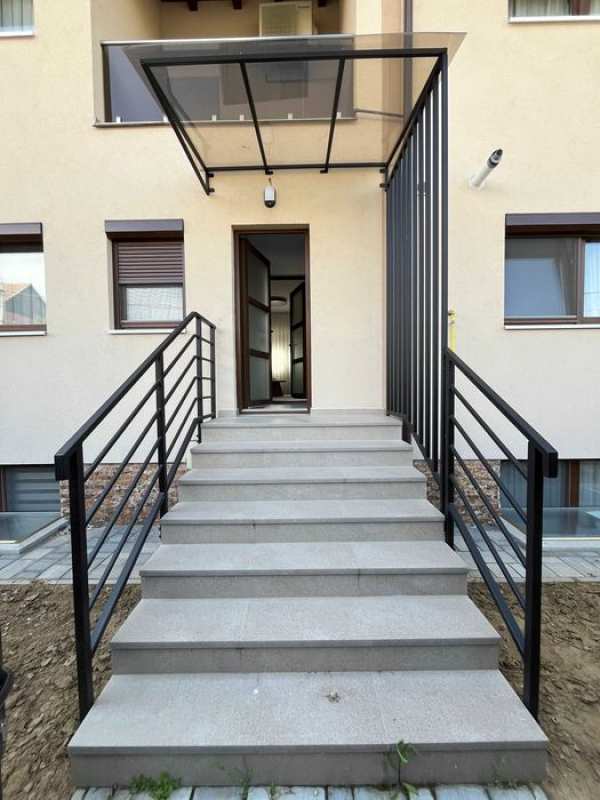Casa de inchiriat - noua, moderna, complet mobilata