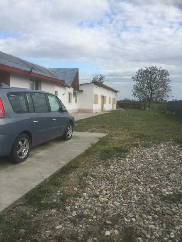 Casă locuibila de vânzare în Dâmbovița