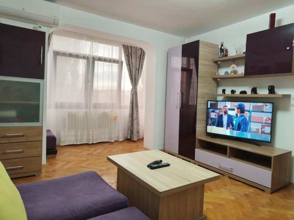 Închiriez apartament cu 3 camere - zona Tomis Nord