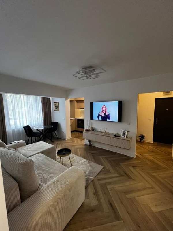 Inchiriez apartament 2 camere, totul este nou, zona Mioritei