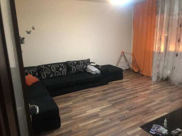 Închiriez apartament 3 camere