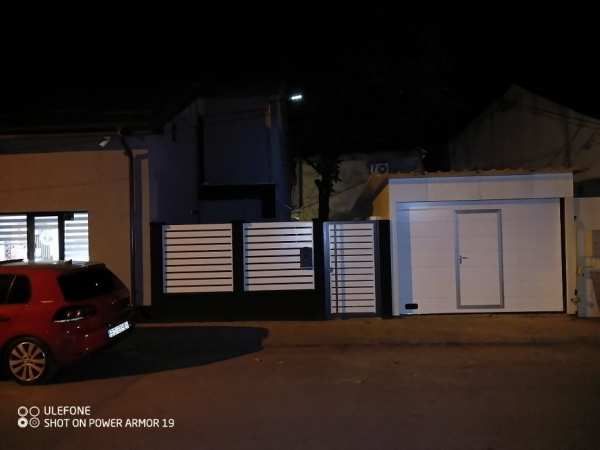 Închiriez garaj zona centrală (Palas Campus)