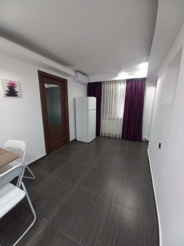 Inchiriez apartament cu 3 camere in Micro 40