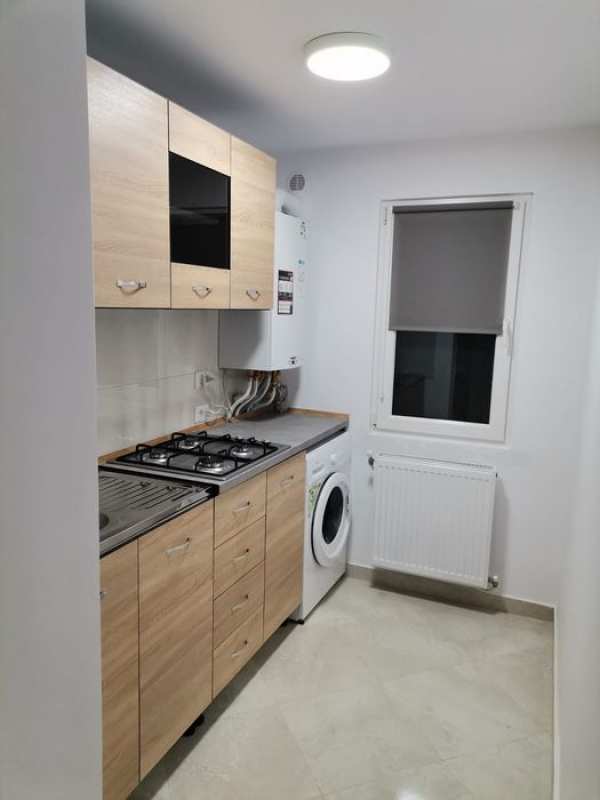 Închiriez apartament cu 3 camere zona Liceul Agricol complet mobilat.