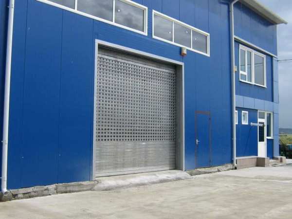 INCHIRIERE HALA depozit si birouri DN 65 zona Auchan Bradu 930mp H7m