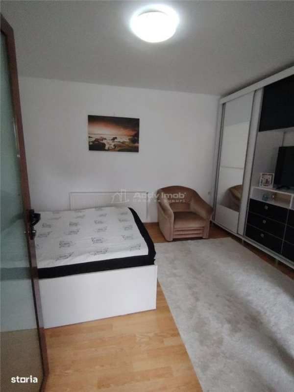 Casa 3 camere de vanzare zona Liceul Carabella