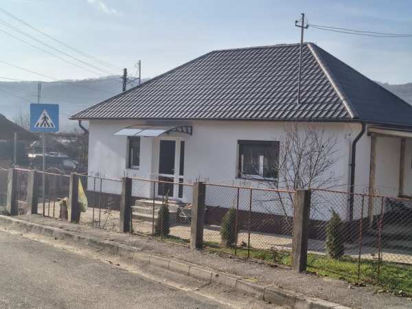 Vând sau schimb cu ap Florești apahida jucu casă la 60 km de Cluj