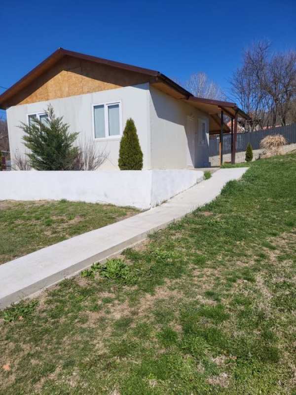 Vand casa  de vacanta plus luncă statiunea Bala , Mehedinti